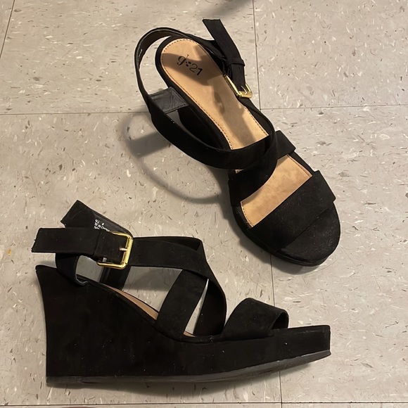 Black suede wedges - Picture 2 of 5